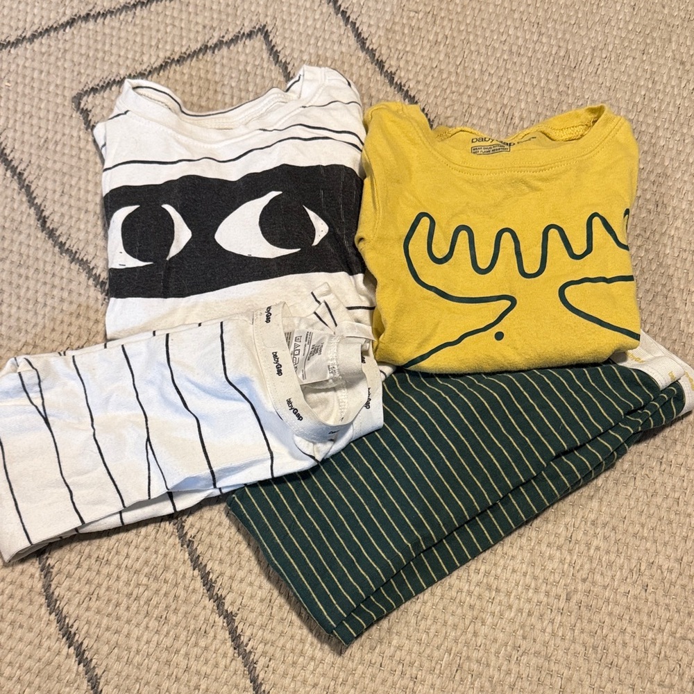 2 Baby Gap Toddler Size 3T Pajamas